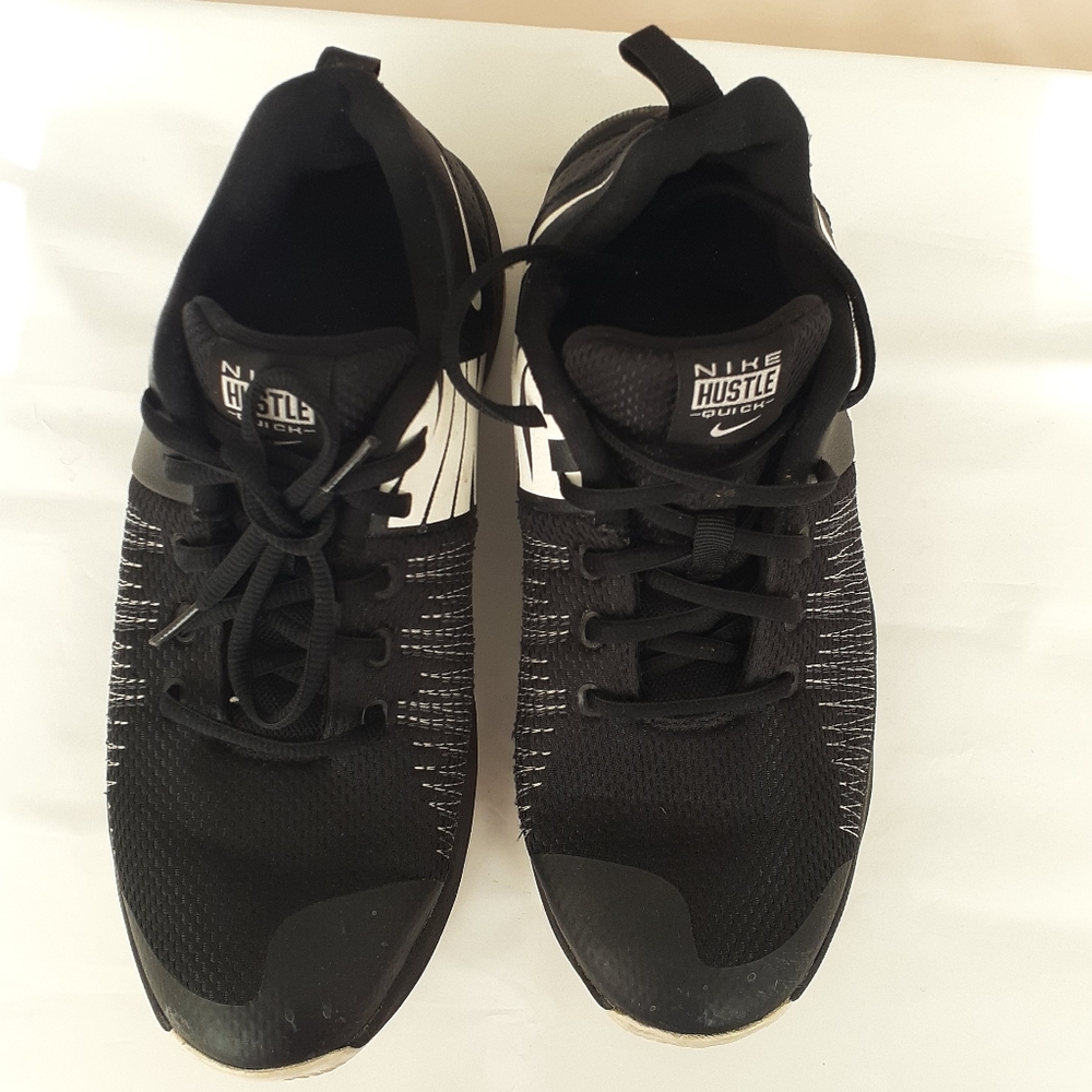 Nike Team Hustle Quick Basketball Shoes